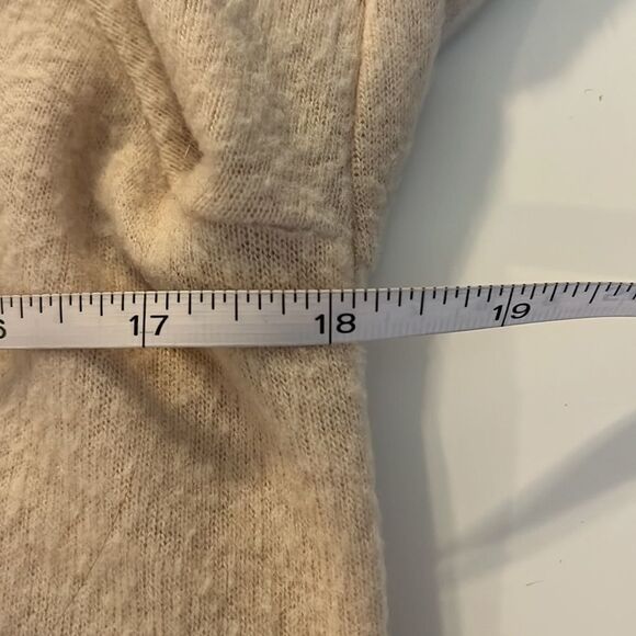 NINE Britton long sleeved color block sweater. Ties at the bottom. Size xs. Soft - Picture 8 of 9